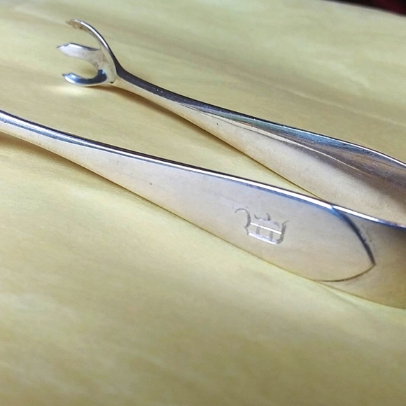 Heavy Sterling Silver S. Kirk & Sons Sugar Tongs - Picture 6 of 6